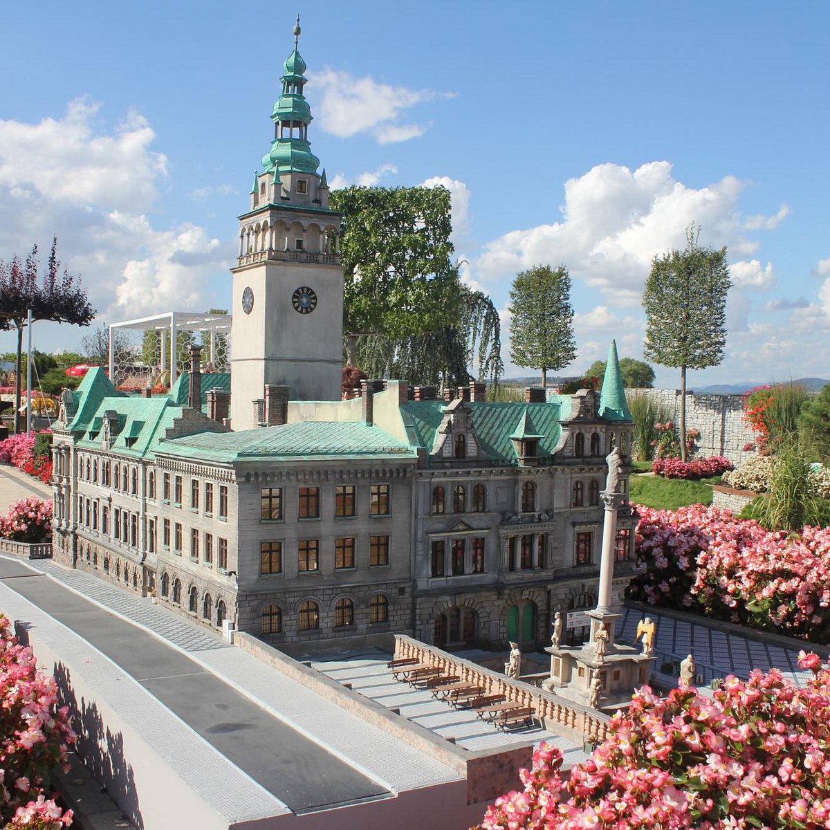 Pałac Kamieniec Ząbkowicki model Pałac w Kamieńcu Ząbkowickim model z kolumnadą wieżą i rozległym parkiem otaczającym