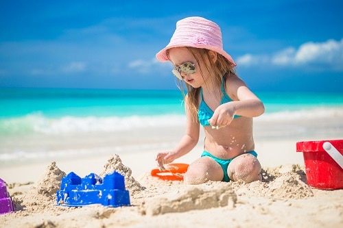 cisza i czystość plaży pusta plaża z białym piaskiem i błękitnym morzem